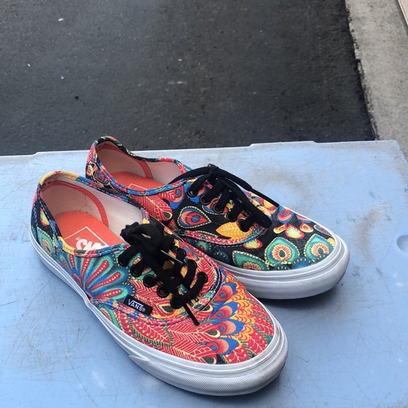 Van’s Rare Classic Lace Up Skate Shoes Mandala Peacock Feather Design Sneakers - Picture 2 of 16